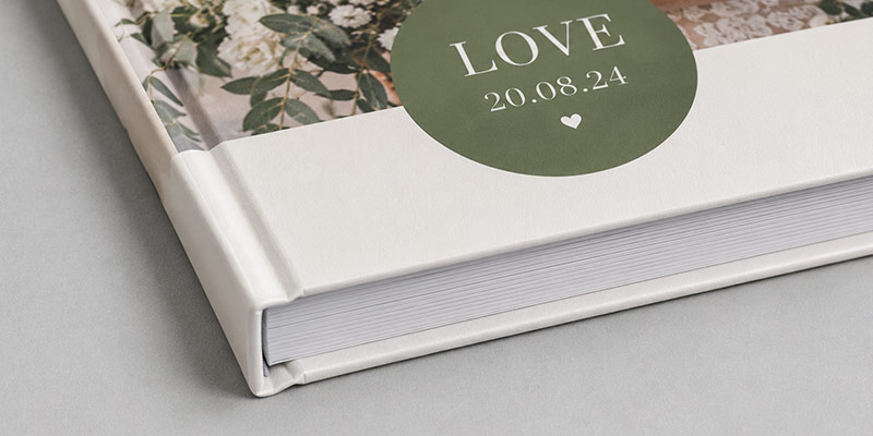 Hardcover Fotobuch in schräger Ansicht mit hochwertigem Einband